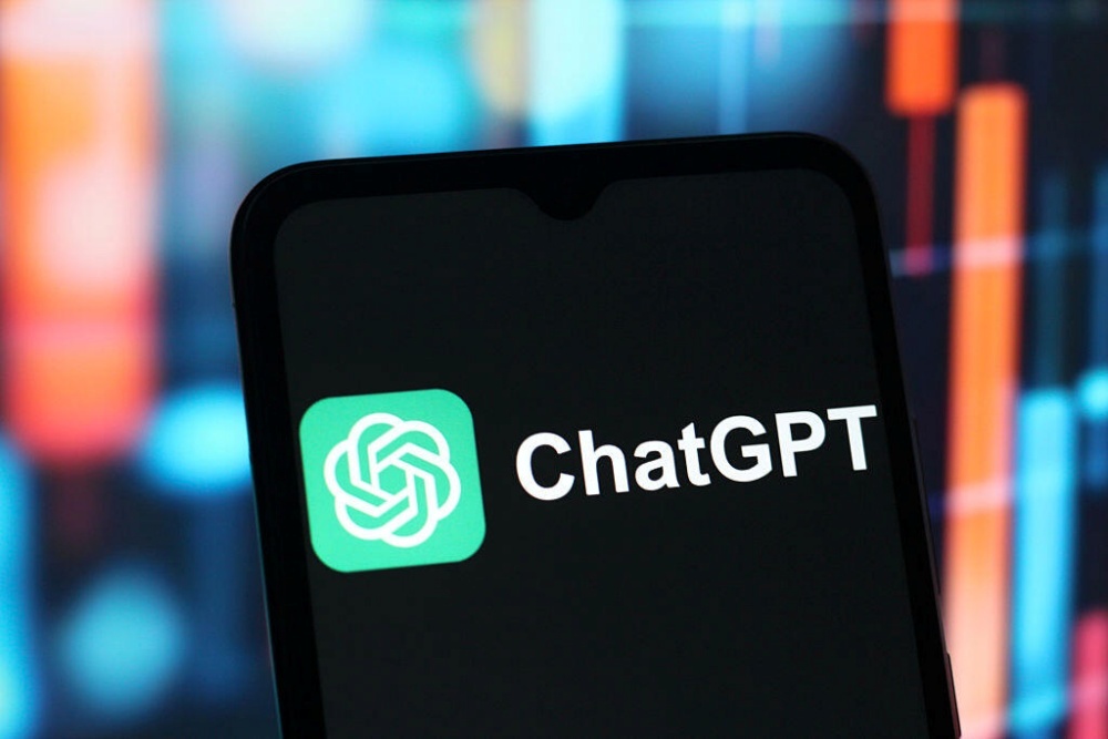 OpenAIのロゴと「ChatGPT」の文字