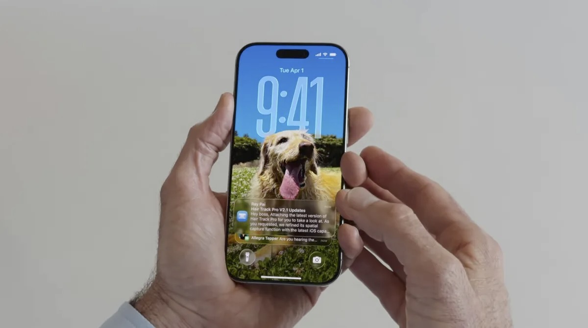 Liquid Glassでは通知やボタンがホーム画面上でガラス板のように浮かぶ（Apple/Screenshot by Joe Maldonado/CNET）
