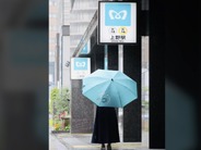 東京メトロ全駅に「シェア傘」、突然の雨でも傘を買わなくてOKに　1回140円