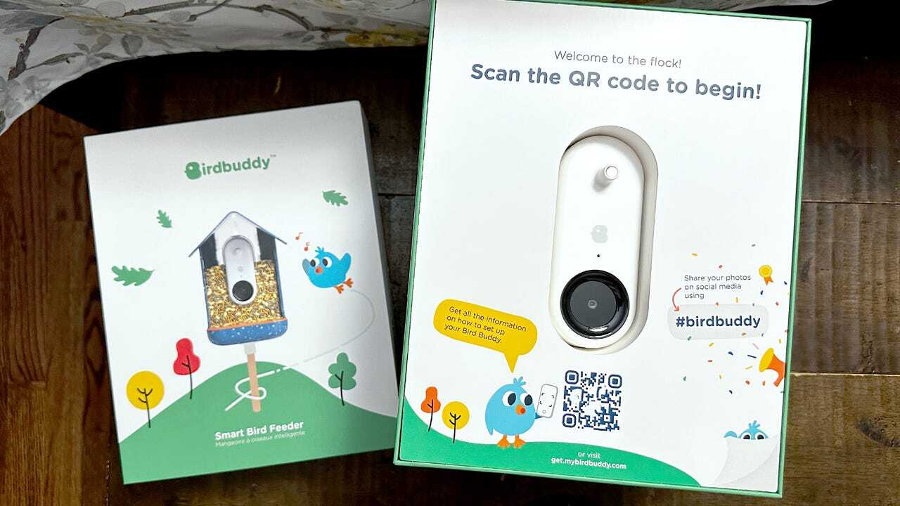 Bird Buddyの箱を開けたところ