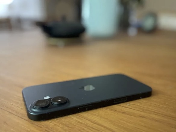 なぜ私はiPhoneを机に置くとき、いつも画面を伏せるのか