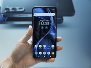 これが8万円台「手が届くハイエンドスマホ」の全貌–レノボ傘下のarrowsから新機種「Alpha」