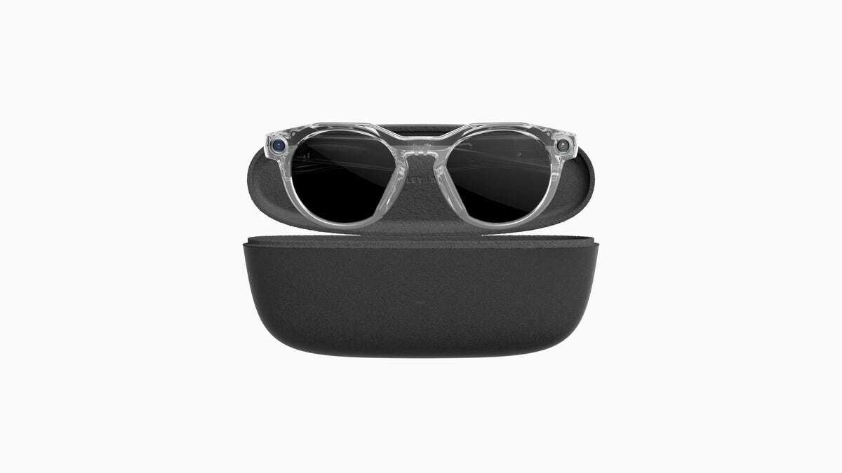 フレームが透明のOakley Meta HSTN