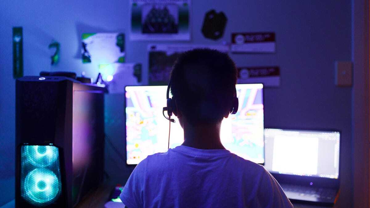 PCに向かう子ども