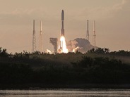 アマゾン、「Project Kuiper」の衛星27基を打ち上げ–先行のStarlinkを追う