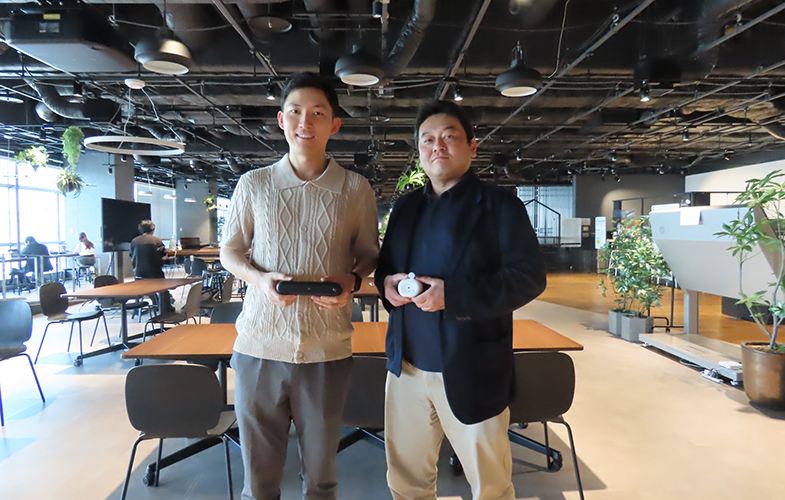 Butlr Technologies APAC Regional Manager Rang Luo氏（左）と、NTTドコモビジネス イノベーションセンター プロデュース部門 担当課長 齊藤基樹氏（右）