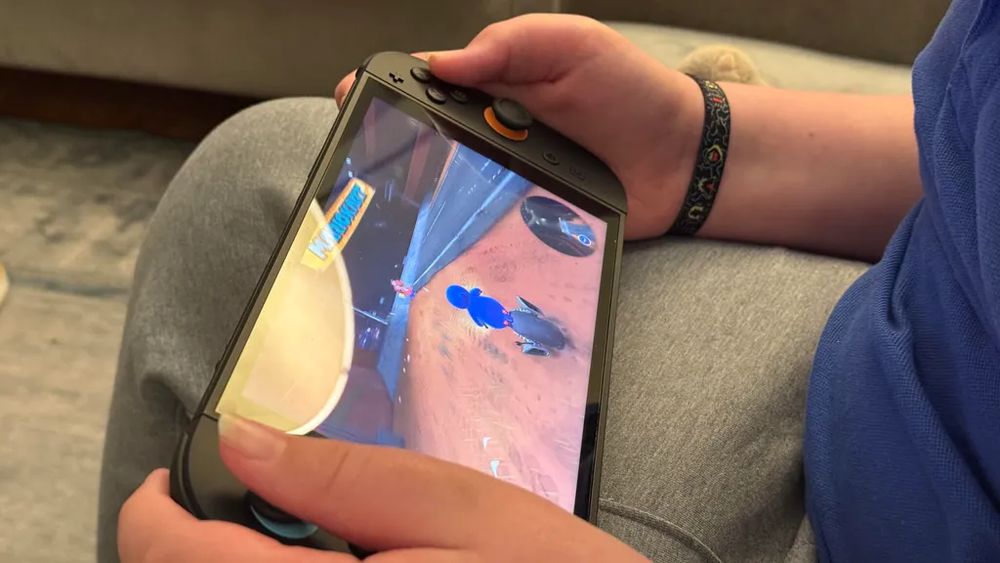 携帯モードでマリオカード ワールドをプレイしているところ