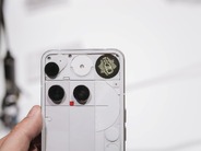 ドット絵で遊べるNothingの個性派スマホ「Phone (3)」を写真でじっくり見る