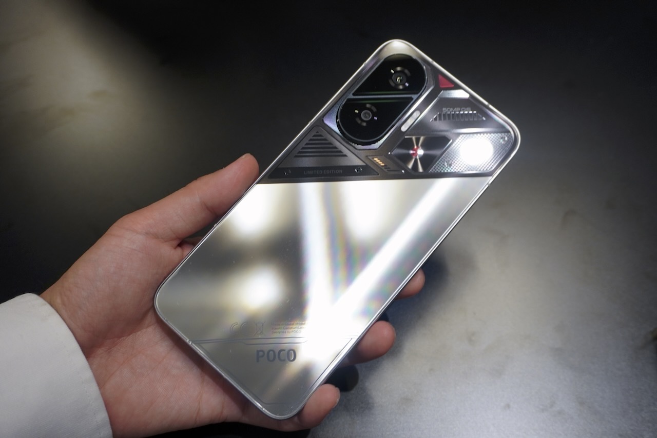 POCO F7のサイバーシルバーエディション