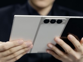 世界最薄うたう三つ折りスマホ「PHANTOM Ultimate G Fold Concept」、中国TECNOから