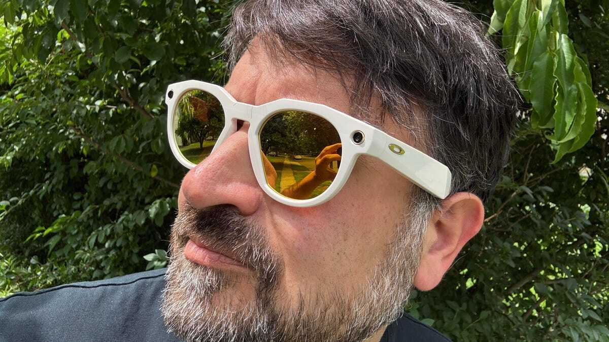 Oakley Meta HSTNをかけた筆者の顔