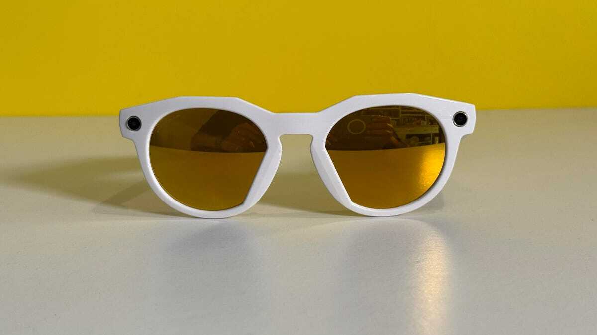 Oakley Meta HSTNを正面から撮影した写真