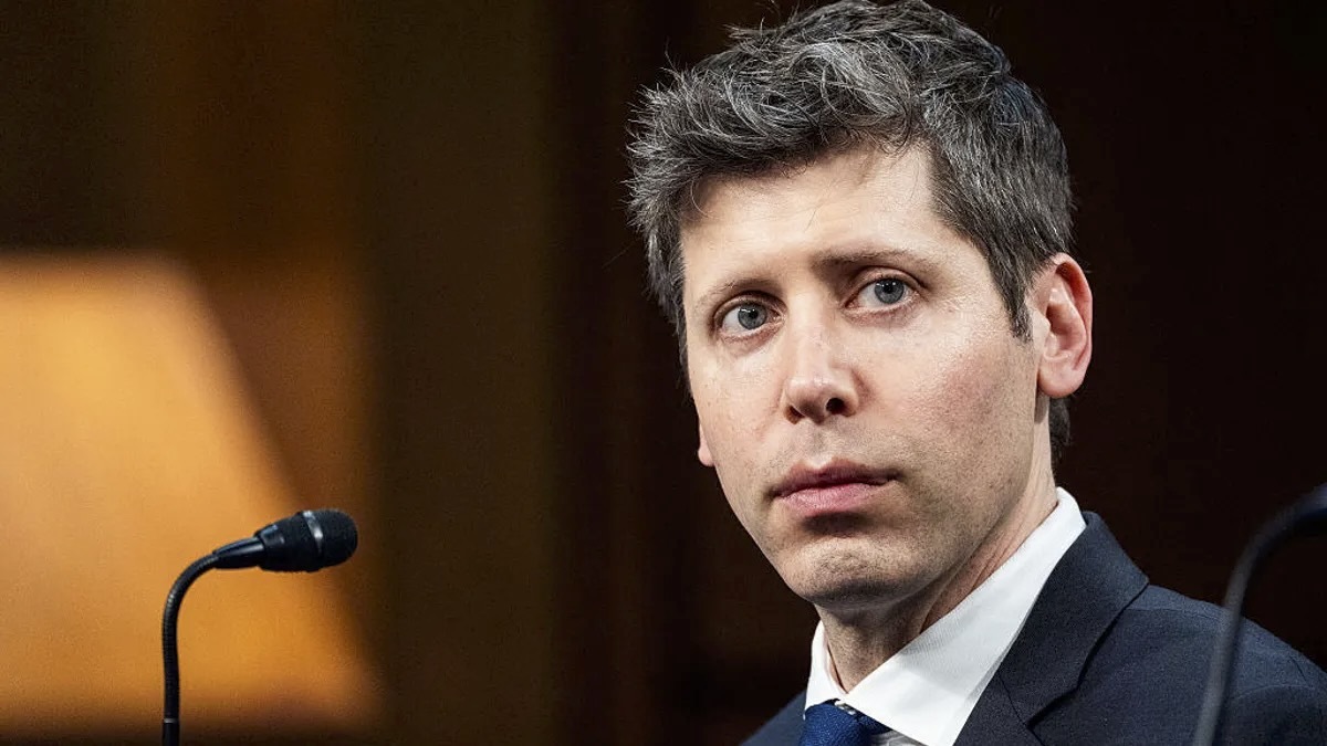 2025年5月、米国議会上院の公聴会で証言するOpenAIのCEOサム・アルトマン氏（Demetrius Freeman/The Washington Post via Getty Images
）