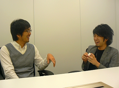 ライブドア ブログビジネス部長の佐々木大輔氏（左）とブログビジネス部マネージャーの薮田孝仁氏