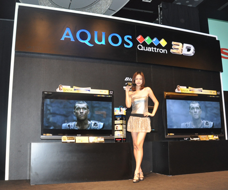 中国で発表された3D対応の液晶テレビ「AQUOSクアトロン3D」