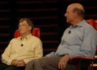 Bill Gates氏（左）は2008年にSteve Ballmer氏に交代したが、Ballmer氏はGates氏ほどの尊敬は集めていない。