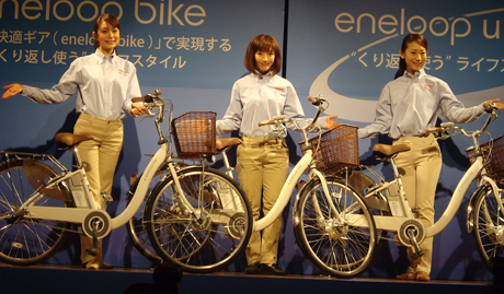「eneloop bike CY-SPA226」。写真のホワイトのほか、ダークブルー、ダークグリーン、ブラックの4色展開となる