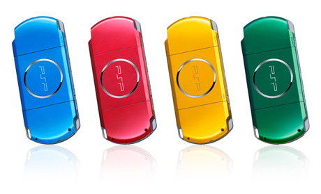 「プレイステーション・ポータブル PSP-3000」。写真左からバイブラント・ブルー、ラディアン・レッド、ブライト・イエロー、スピリティッド・グリーン