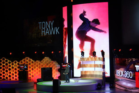 「Tony Hawk:Ride」を発表するTony Hawk氏の画像