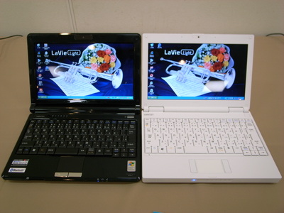 LaVie Light BL300/TA6B（左）とBL100/TA（右）