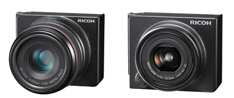 「GR LENS A12 50mm F2.5 MACRO」（左）、「RICOH LENS S10 24-72mm F2.5-4.4 VC」（右）
