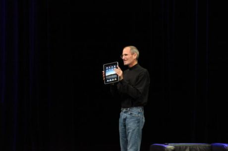 iPadを発表するApple最高経営責任者（CEO）Steve Jobs氏