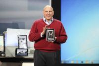 CES 2010でHPの「Slate」を披露するMicrosoft最高経営責任者（CEO）Steve Ballmer氏