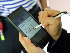 佐川急便、業界初のスマホ使った「電子サイン」を導入