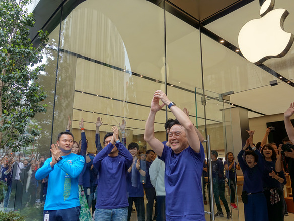 約1000人の行列も--アップル、新宿マルイ本館に「Apple 新宿」オープン